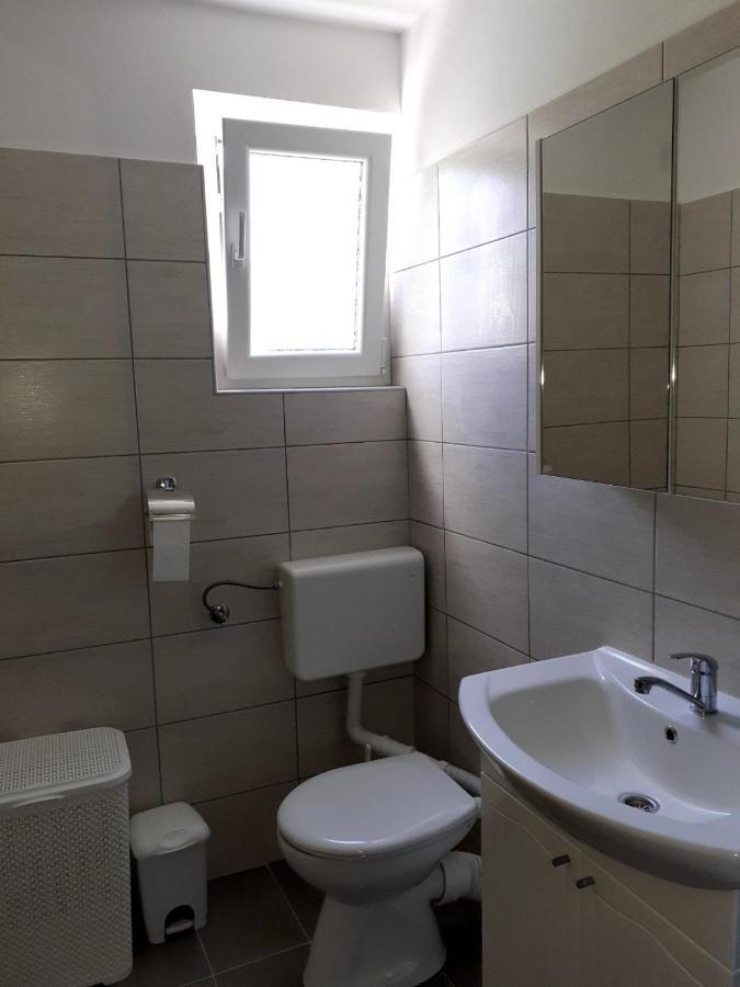 Apartmani Grumf Gornji Karin Exterior photo